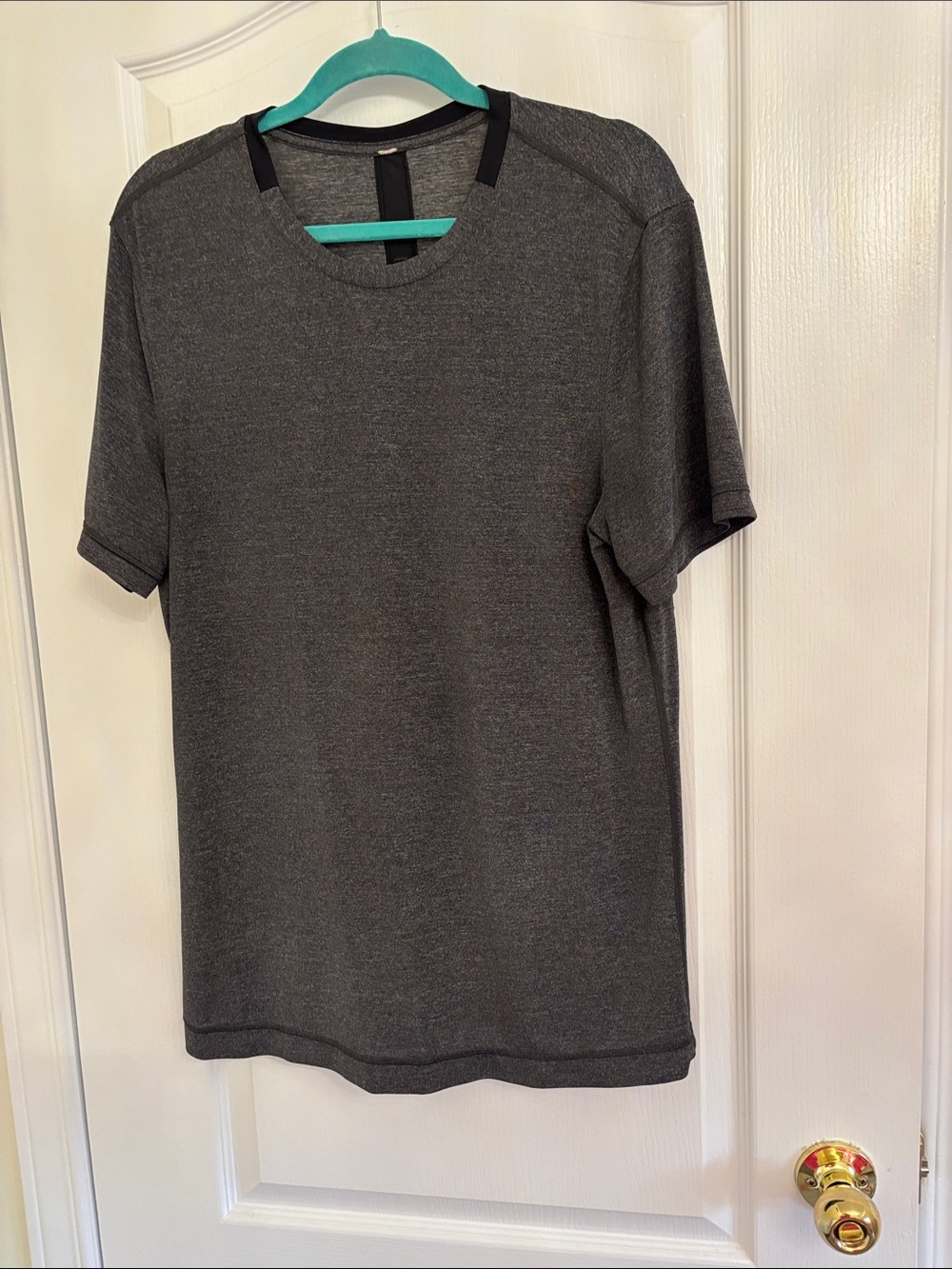 Lululemon’s Athletica Men's Charcoal Grey Short-Sleeve Crew Neck Shirt